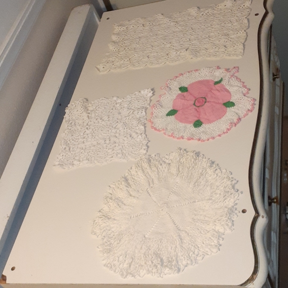 4 DOILIES Collection Crochet White Pink Floral Grannycore Cottagecore Dainty VNT - Picture 4 of 9
